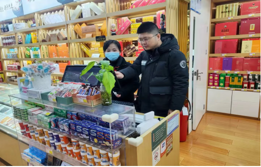 年味漸濃“精神爽” 市場服務(wù)“不打烊”