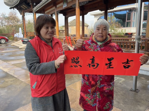 浙江新昌：龍行龘龘辭舊歲 “香溢”紅里過(guò)新年