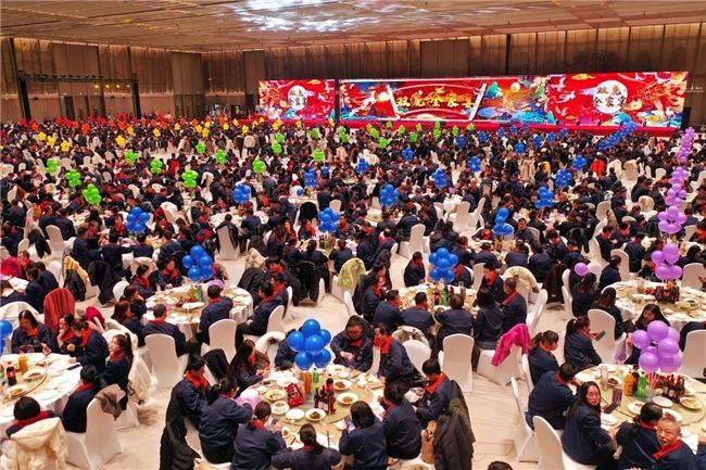 花式寵員工，看雙鹿電池2000人共享年夜飯盛況