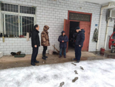 真情幫扶 掃出溫暖“平安路”