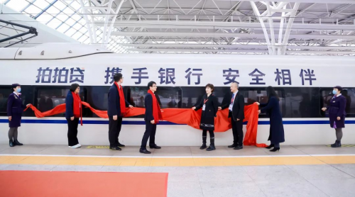 拍拍貸攜手中國(guó)高鐵提升品牌影響力，陪伴億萬(wàn)勞動(dòng)人民回家