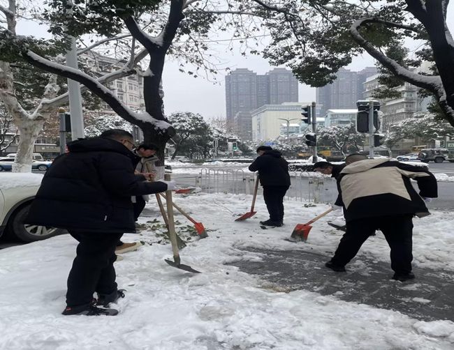 武漢東西湖煙草：雪映初心黨旗紅 鏟雪除冰“我先行”