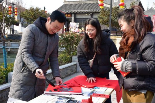 江蘇淮安區(qū)煙草：迎春送?！胺諊M” 來添年味啦！