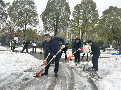 湖南張家界煙草“御雪”正當(dāng)時(shí)，“抗寒”第一線