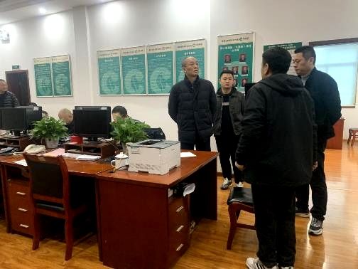 蔡甸煙草領(lǐng)導(dǎo)班子開工首日送祝福、鼓干勁