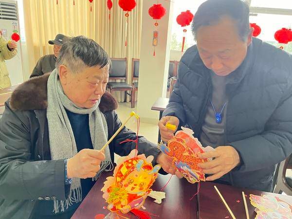 佳節(jié)團(tuán)圓樂，桑榆笑開顏