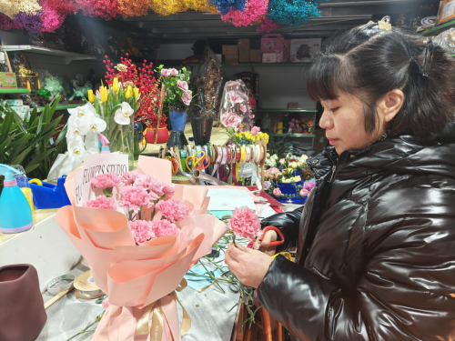 岳陽平江：她的小店，花香四溢