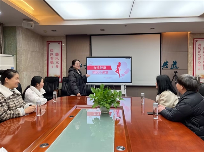 武漢漢南區(qū)局：關心普法 更關心“她”