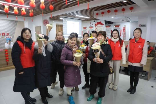 浙江余姚：“香溢紅”暖三月天 志愿服務(wù)展“鋒”采