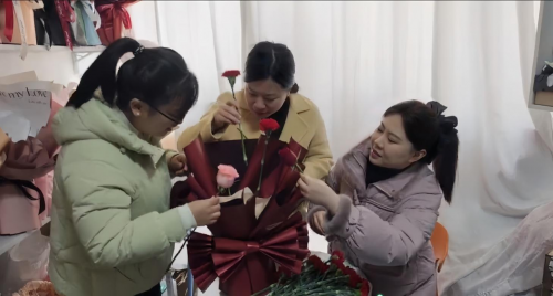 河南安陽：花藝書香沁初心，情暖三月綻芳華