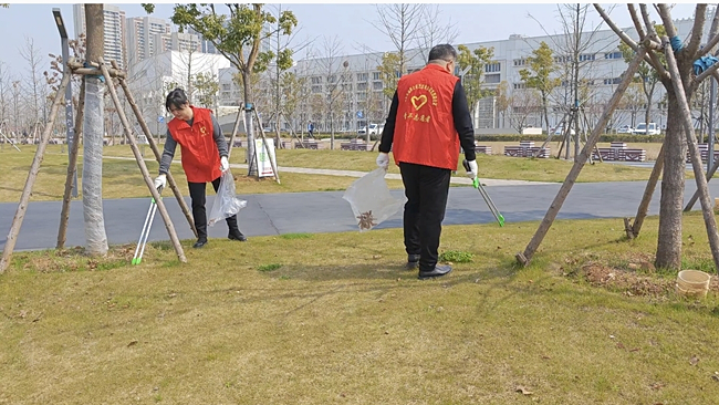 武漢東西湖煙草：春風(fēng)送暖 愛灑櫻花溪
