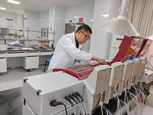 高云發(fā)，化學(xué)實(shí)驗(yàn)室的一抹亮色