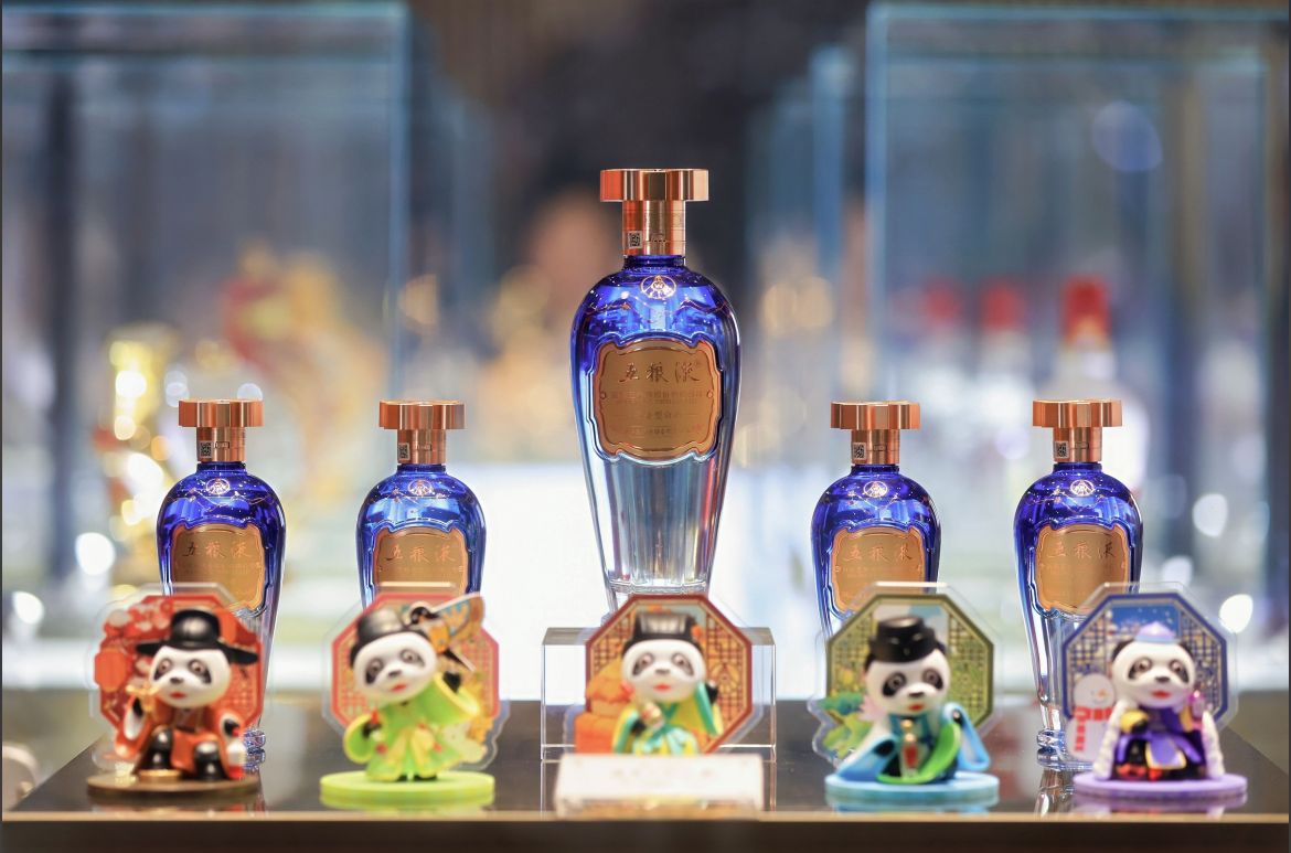 七度亮相進(jìn)博會(huì) 五糧液攜手進(jìn)寶向世界遞出“和美”邀請函