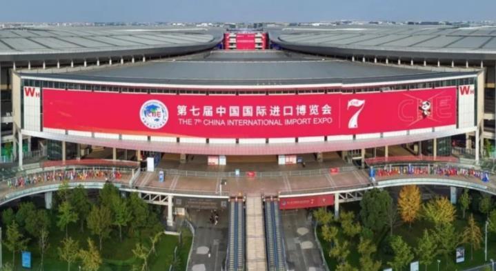 全面領(lǐng)先 創(chuàng)新發(fā)展！華墾乳業(yè)集團(tuán)綻放第七屆國(guó)際進(jìn)博會(huì)，引領(lǐng)特色乳產(chǎn)業(yè)國(guó)際化新未來(lái)