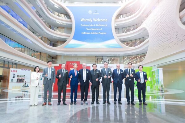 諾獎(jiǎng)得主霍夫曼蒞臨無(wú)限極，共鑒中草藥免疫研究新成果