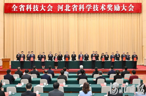 君樂寶董事長魏立華榮獲省科技突出貢獻獎終身榮譽