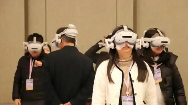 共鑄XR終端市場科技新未來，谷歌/Meta/微美全息引領(lǐng)技術(shù)升級(jí)新篇章