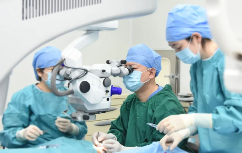 愛爾英智眼科李紹偉教授參加朝陽區(qū)第十七屆人民代表大會第五次會議