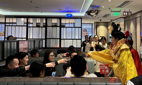 海底撈2025年春節(jié)假期7天接待顧客超1000萬(wàn)人次