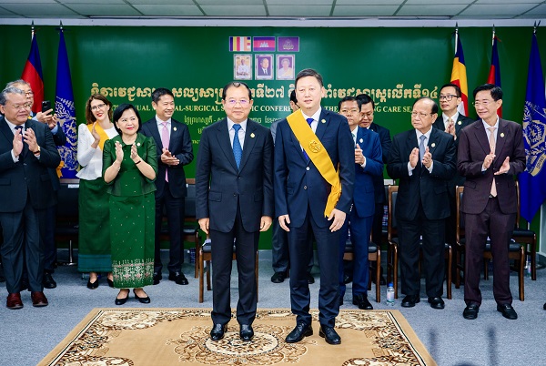 微笑明天理事長獲頒柬埔寨王國皇家莫尼薩拉蓬勛章大十字勛位，表彰長期慈善貢獻(xiàn)