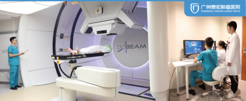 腫瘤緊纏“生命線”，開顱風(fēng)險(xiǎn)太大！60歲阿姨靠“質(zhì)子治療”絕境重生