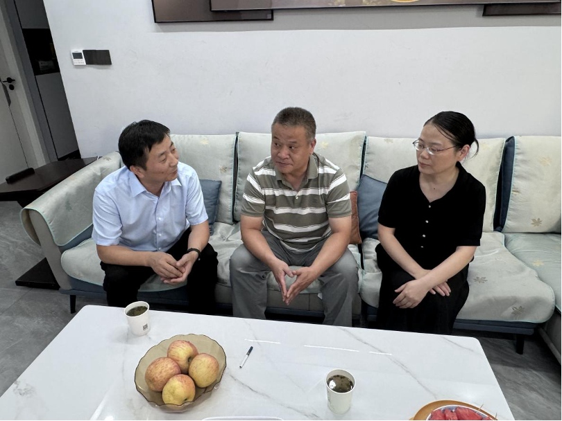 湖北浠水：“廉政家訪”把清風(fēng)送到家