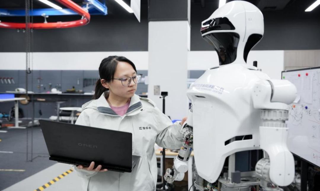 合肥綜合性國家科學(xué)中心科學(xué)家特輯 費(fèi)軍廷：鍛造合肥智造“超級大腦”